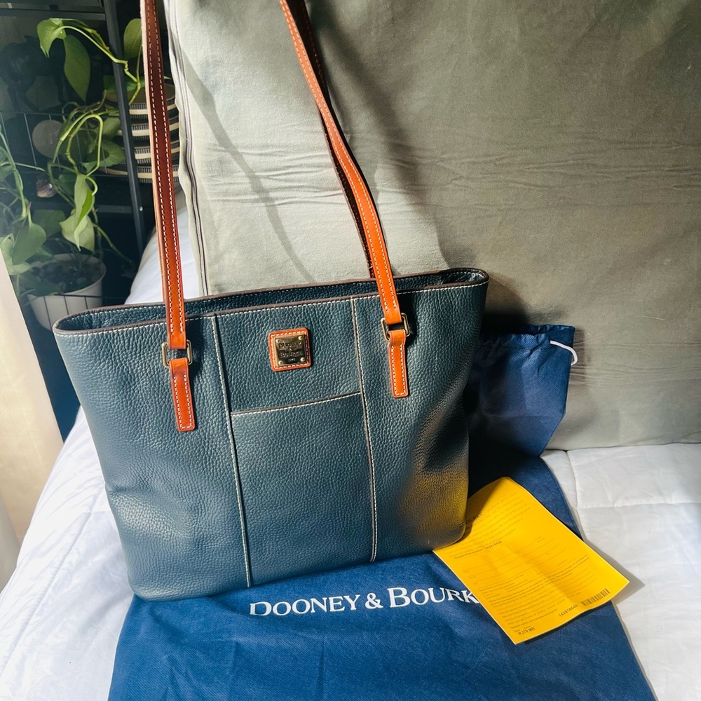 Dooney & Bourke Navy &Tan Pebbled Leather Lexington /Dust Bag /Original Reg.incl - Picture 10 of 16